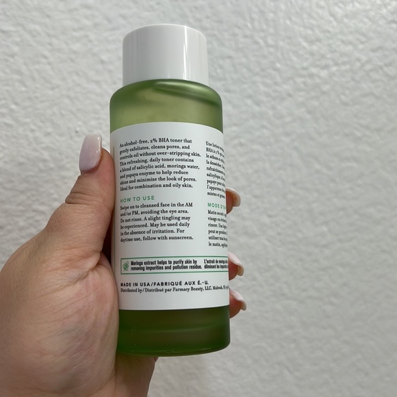 NEW Farmacy
Deep Sweep 2% BHA Pore Cleaning Toner with Moringa + Papaya - Picture 5 of 7